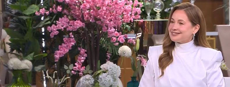 خفة دم وإطلالــة تخطفك من أول نظره - ريا أبي راشد مع منى الشاذلي